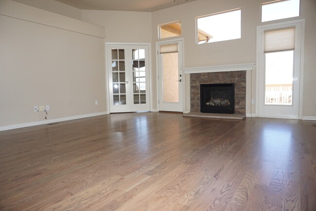 Building Photo - LUXURY PATIO HOME IN DISTRICT 20 SHOWING B...