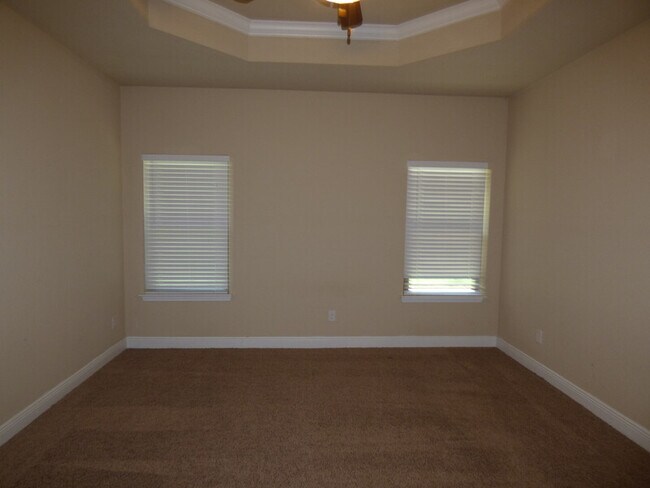 Building Photo - 5204 Parkside Dr