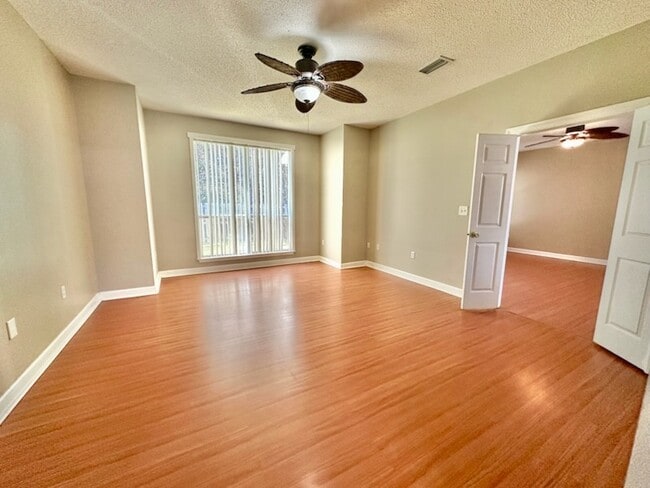 Building Photo - 302 Cll Escada