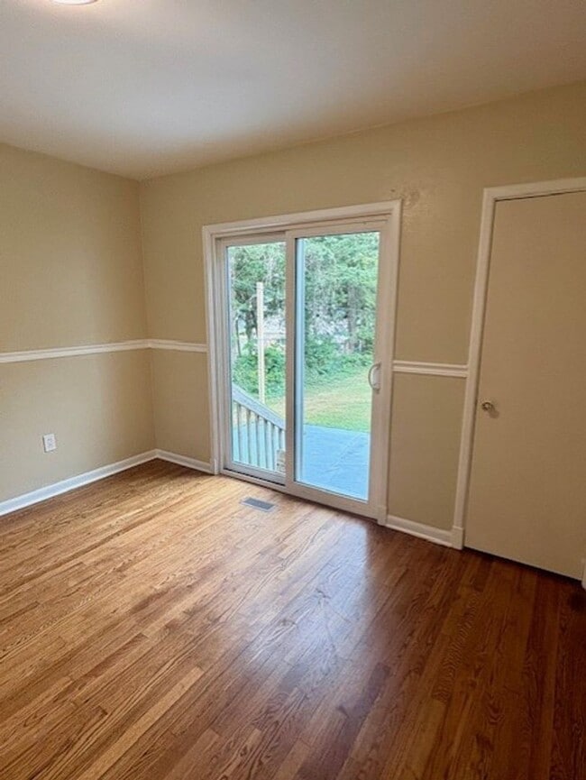 Building Photo - Charming 4-Bedroom Home in the Heart of Wi...