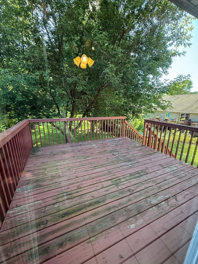 Building Photo - Huge 3BR/3ba Duplex on West Side of Eau Cl...