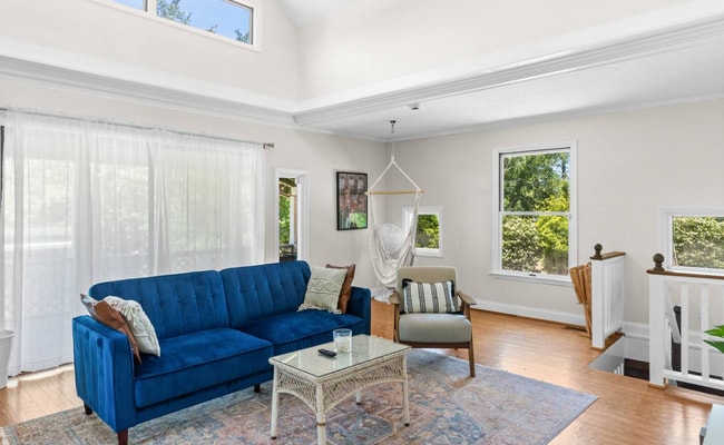 Building Photo - UNFURNISHED - 2 Bed 2 Bath + HUGE BONUS in a wooded oasis - NO HOA - off Middle Sound Loop