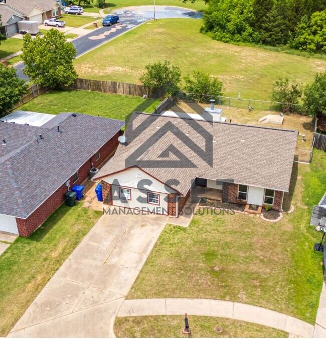 Building Photo - 1605 Blessing Ct