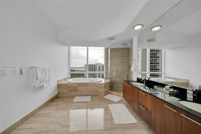 Building Photo - 16001 Collins Ave