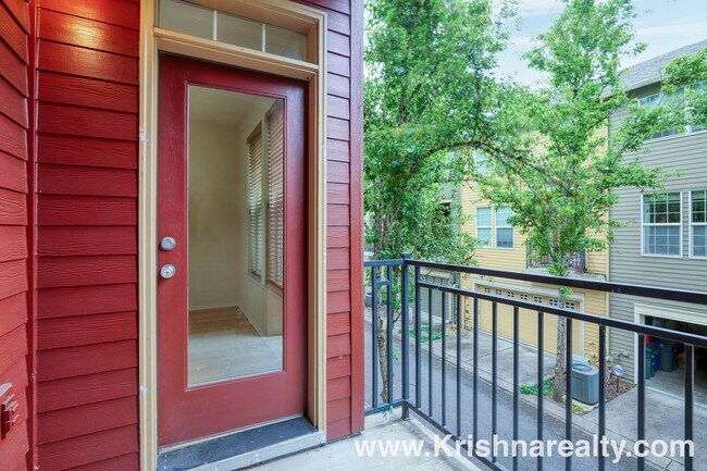 Building Photo - Beautiful 2 BD | 2.5 BA Orenco Gardens Townhome | 2-Car Garage | Minutes to Nike & MAX Station