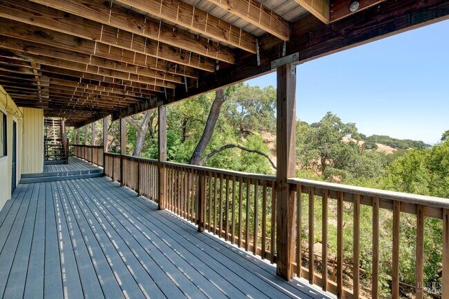 Building Photo - 76 Oak Springs Dr