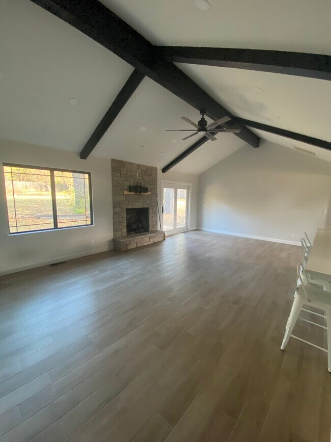 Building Photo - 471 W 67th St