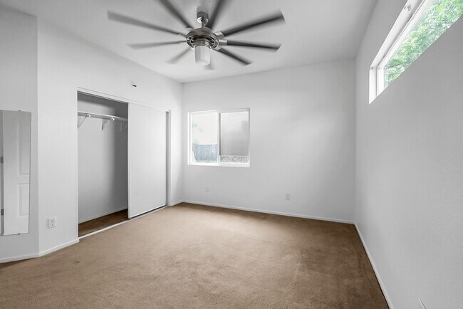 Building Photo - 709 Palmer Pl