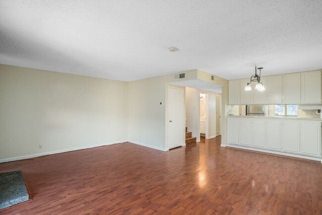 Building Photo - 1130 Fontana Dr