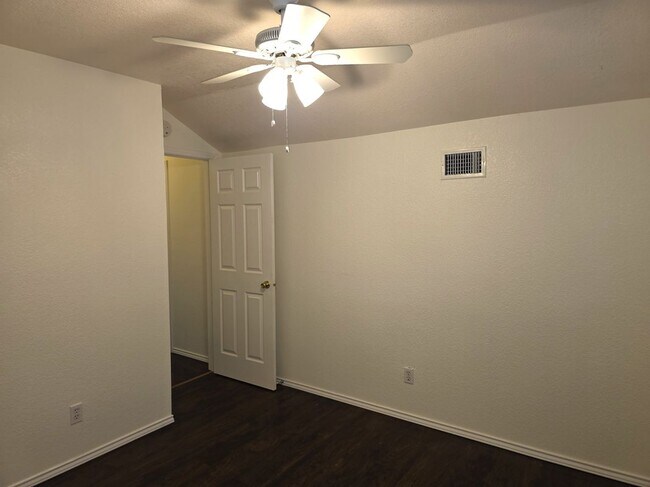 Building Photo - 1600 Hollow Tree Blvd