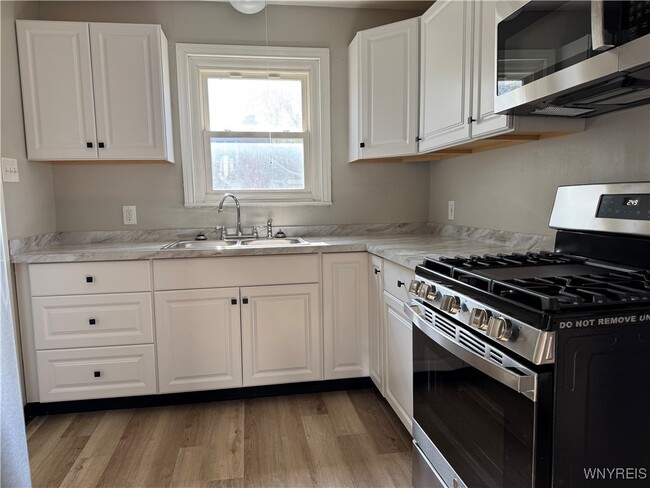 Building Photo - 3445 Wallace Dr