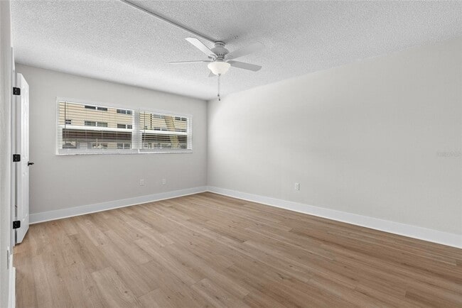 Building Photo - 4780 Cove Cir