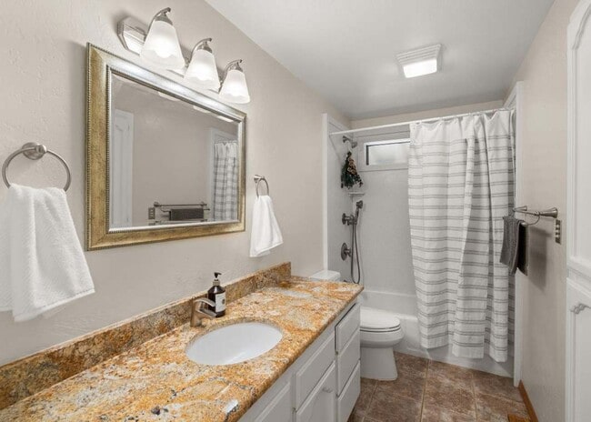 Building Photo - Lovely 3-bedroom home, Inground pool and l...
