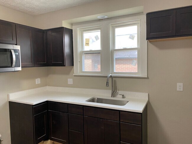Building Photo - Driving Park Three Bedroom Two-Story