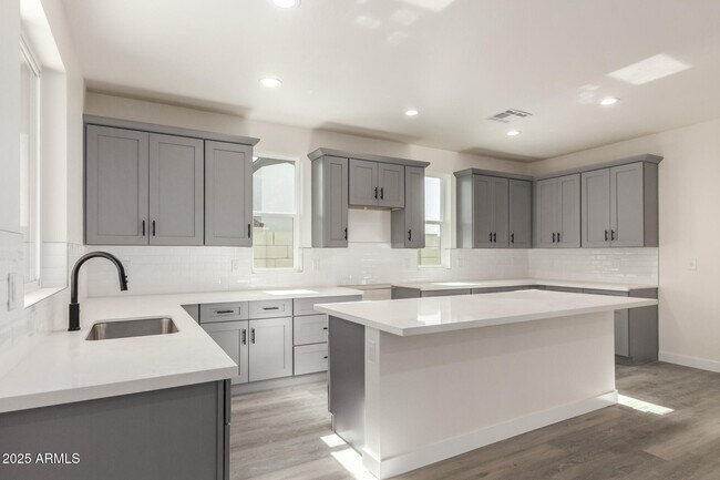 Building Photo - 957 E Desert Dr