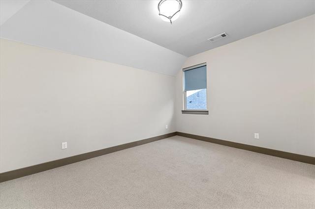 Building Photo - 7112 Royal View Dr