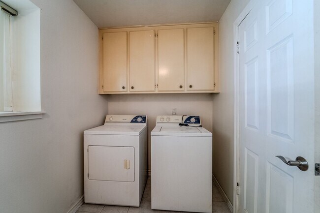 Building Photo - North Yuba City 3 bd 2 bath Home