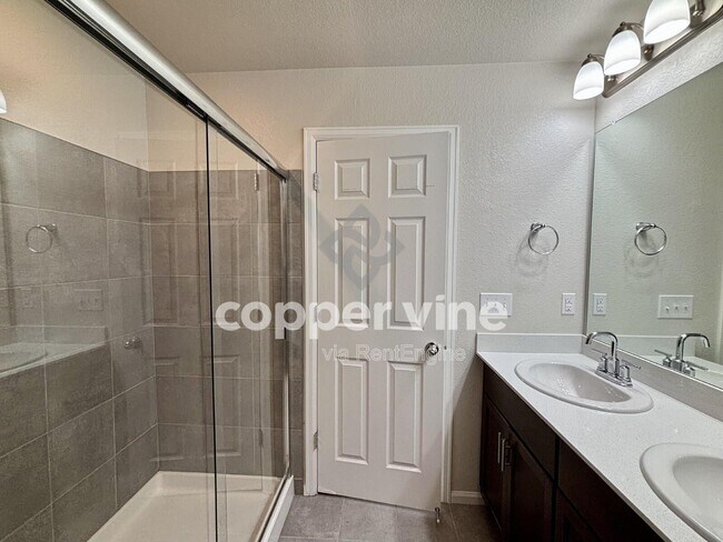 Building Photo - 1163 S Walden Ct