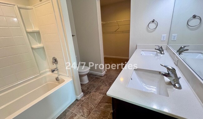 Building Photo - *1/2 OFF FIRST MONTH'S RENT* Magnificent 4BD I 2.5BA Molalla Home