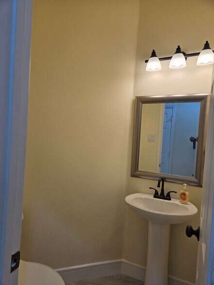 Building Photo - 5510 Cedaredge Ct