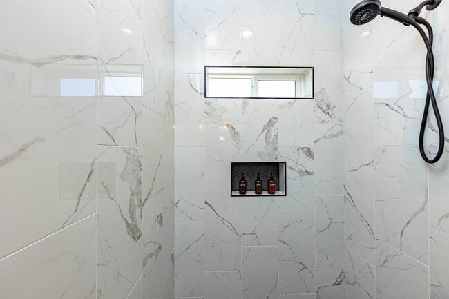 Building Photo - 3611 Breakwater Dr