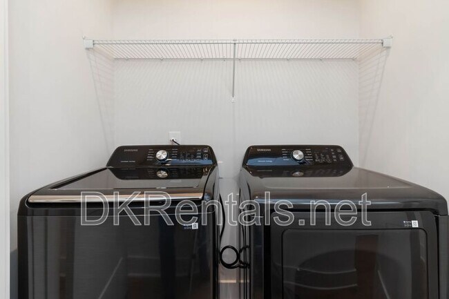 Building Photo - 964 N Circle Dr NW