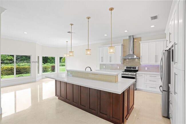 Building Photo - 720 Cypress Pointe Dr W