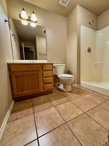 Building Photo - 1355 Oakland Ave