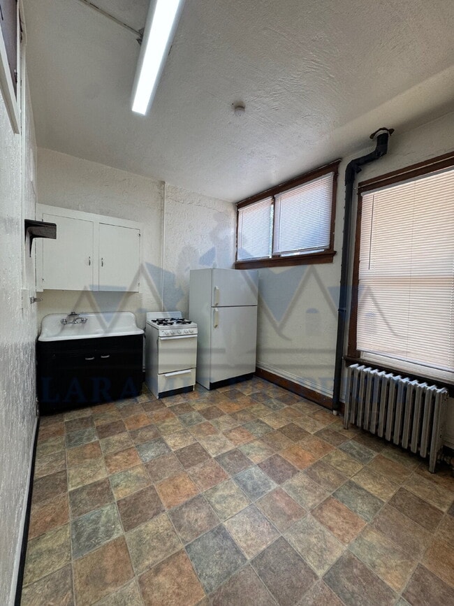 Building Photo - Studio Apartment