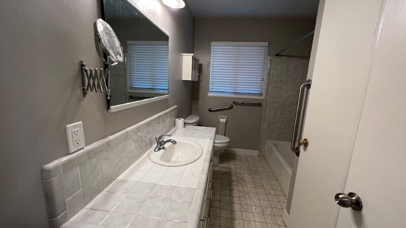 Building Photo - 641 Rincon Rd