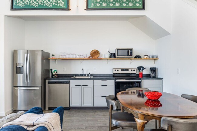 Building Photo - Madison Penthouse
