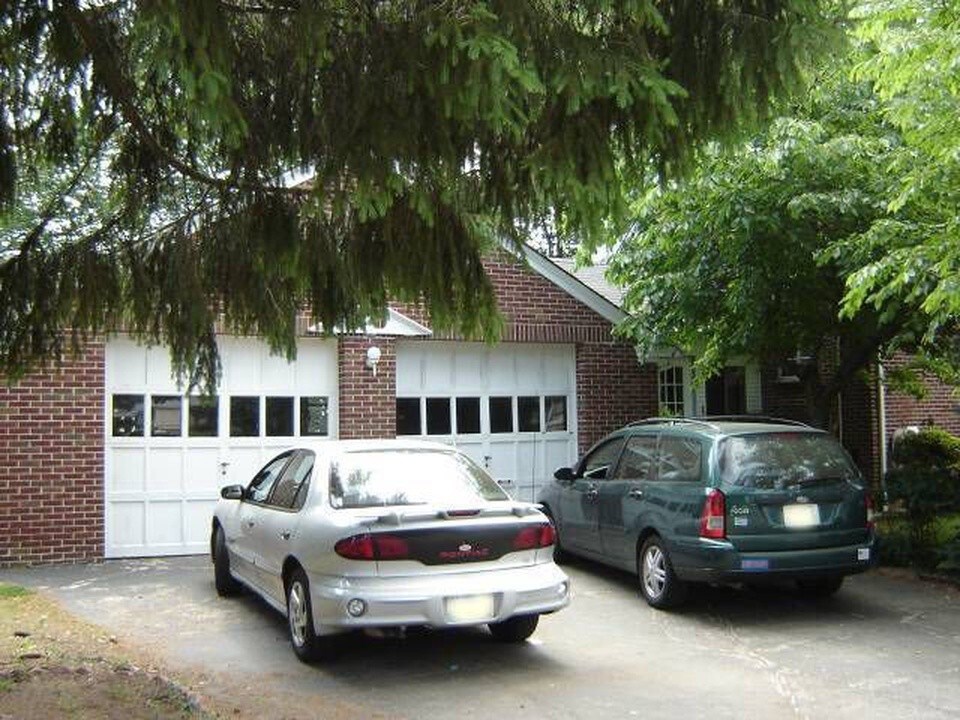 Building Photo - 60 Longue Vue Ave
