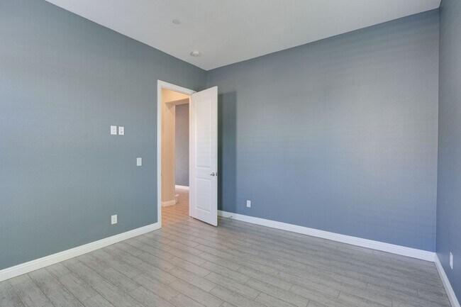Building Photo - **Luxury 5 Bedroom Pool Home for Rent in Inspirada | Nearly 4,000 Sq Ft on Corner Lot**