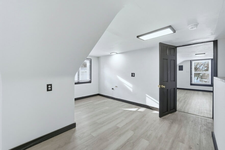 Building Photo - 2406 Miner St