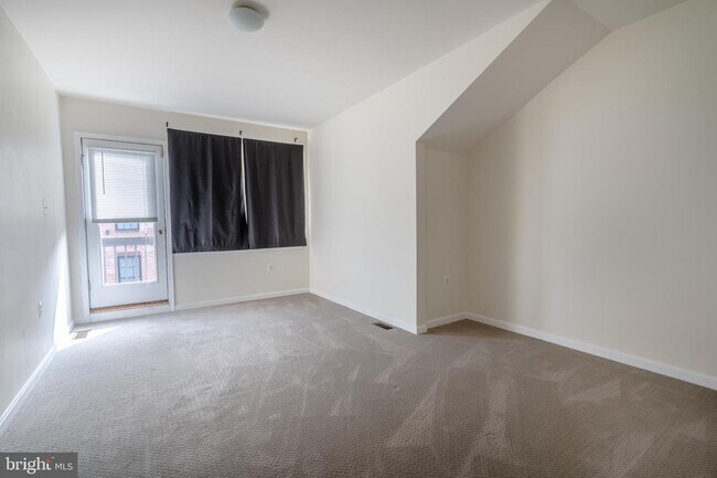 Building Photo - 530 Canton Ct