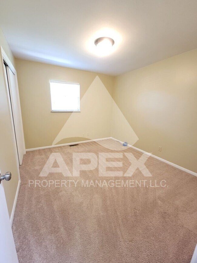 Building Photo - MOVE-IN SPECIAL, $1 RENT!! - Spacious 3-Bd...