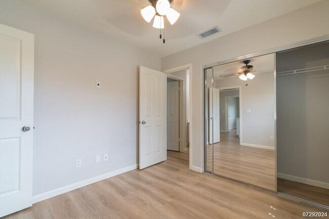 Building Photo - $3700 | 3br/2.5ba Townhome in Fairway's Edge
