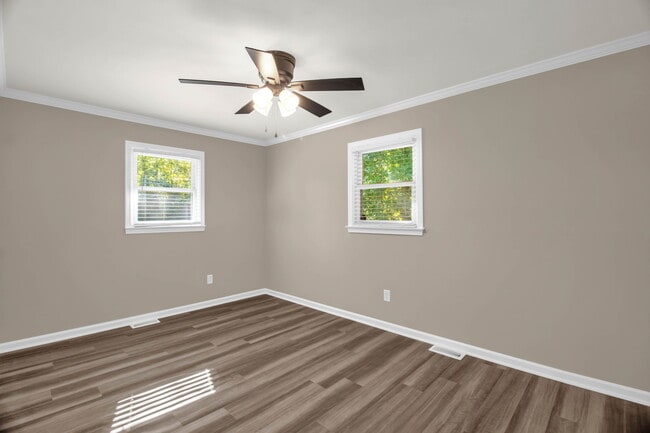 Building Photo - 200 Cedarwood Trail