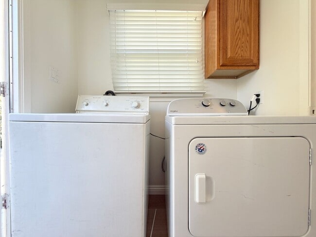 Building Photo - Stunning 4-Bedroom Home in Quiet North Hills