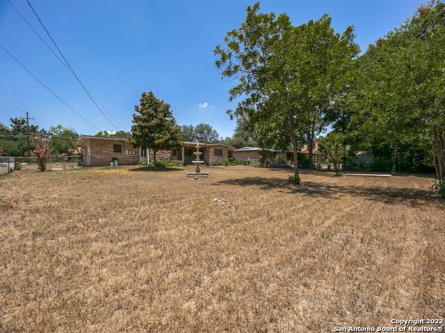 Building Photo - 600 Antler Dr