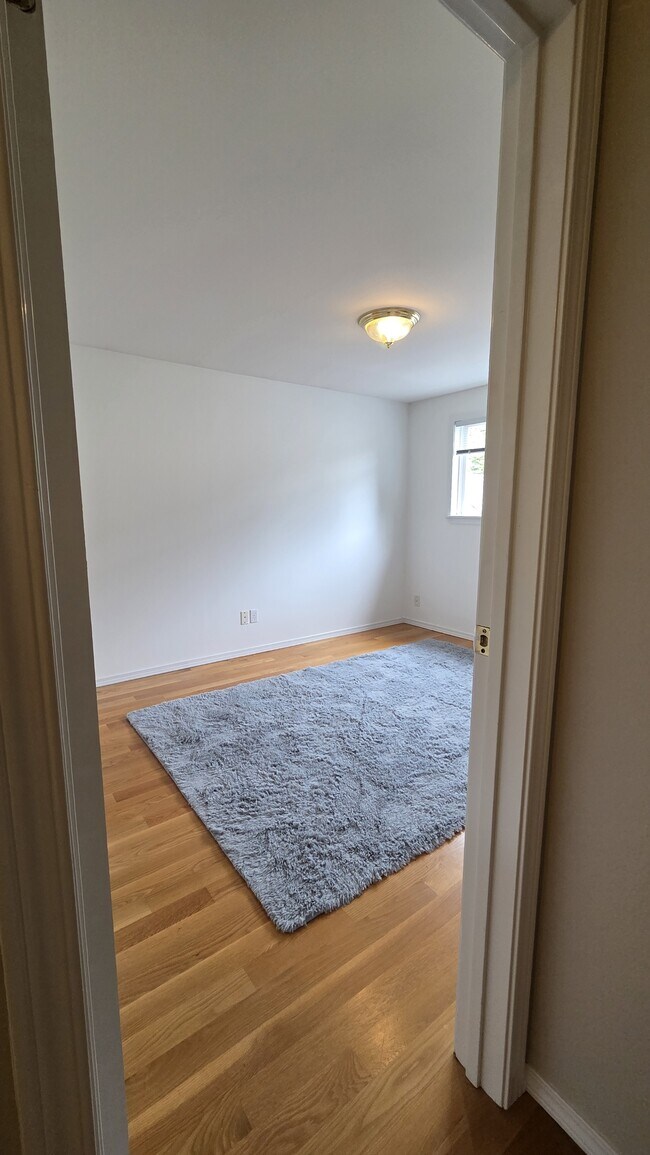 Building Photo - 4402 Thomson Ave