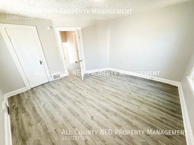 Building Photo - 900 Roslyn Ave SW
