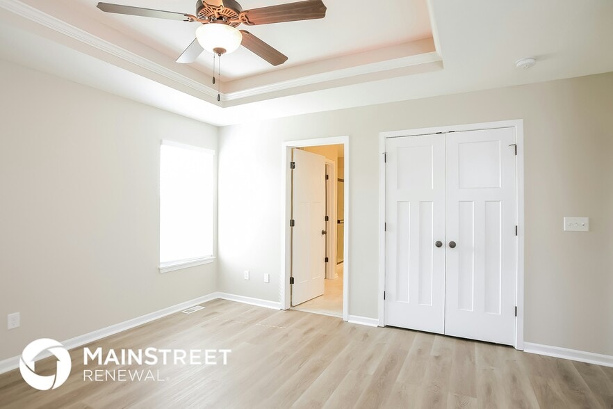 Building Photo - 1404 Silhouette Dr