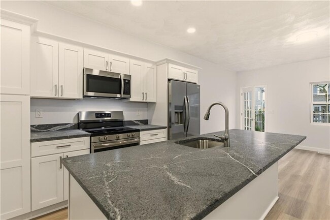 Building Photo - 47 Windsor Rd