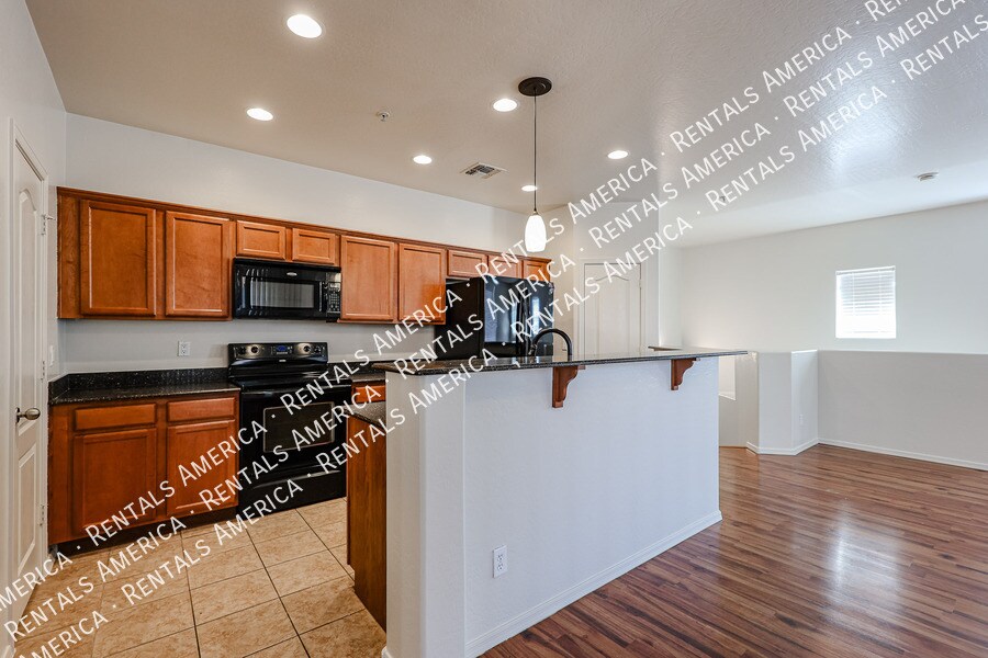 Building Photo - 7503 S 30th Run