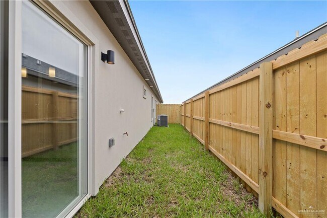 Building Photo - 1705 W Violet Dr
