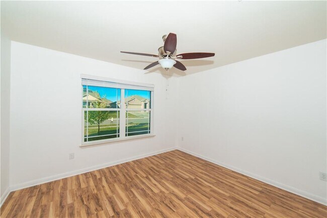 Building Photo - 322 Foxglove Dr