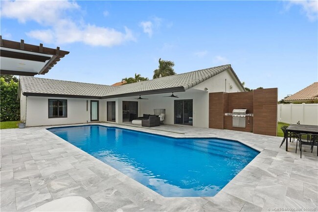 Building Photo - 5143 Deerhurst Crescent Cir