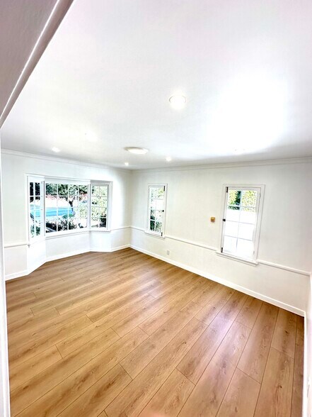 Building Photo - 712 Woodruff Ave