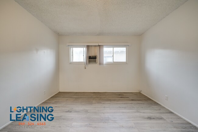 Building Photo - 14753 1/2 Vanowen-4B
